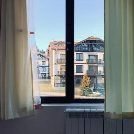 House By The River - къща край реката *